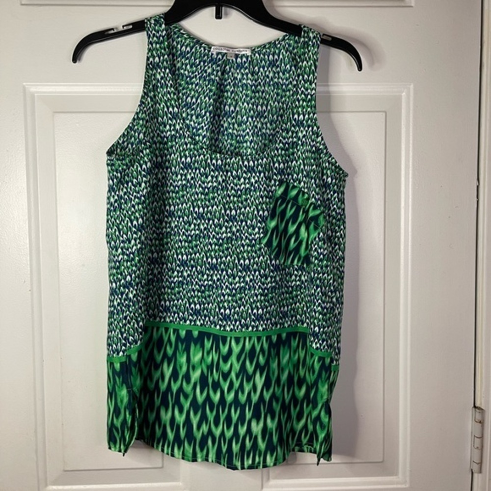 Collective concept sleeveless blouse pattern in green.‎